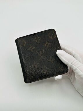Louis Vuitton Monogram Bi Fold Wallet
